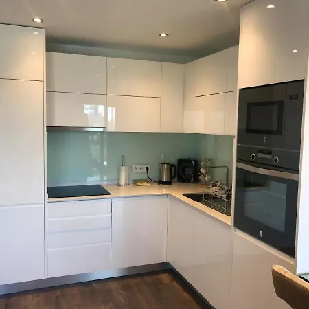 One Bedroom With Sea View Enclosed Garden And Wifi At Apartment