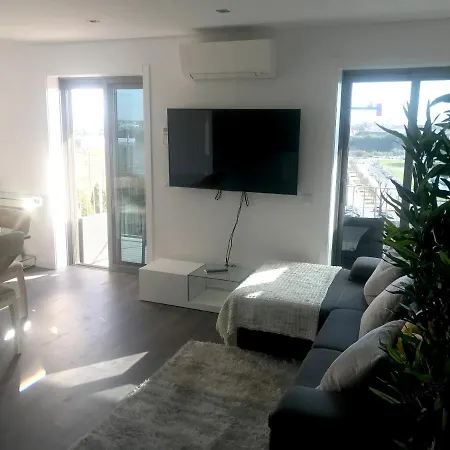 One Bedroom With Sea View Enclosed Garden And Wifi At Apartment