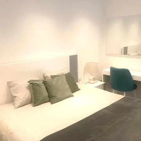 Apartment One Bedroom With Sea View Enclosed Garden And Wifi At *