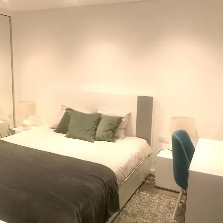 One Bedroom With Sea View Enclosed Garden And Wifi At